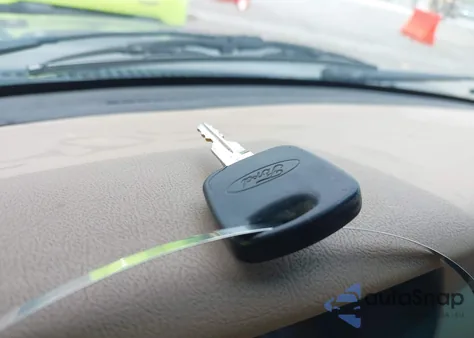 2000 Ford Explorer Limited из США, поврежденный, VIN 1FMZU85P9YUB30553